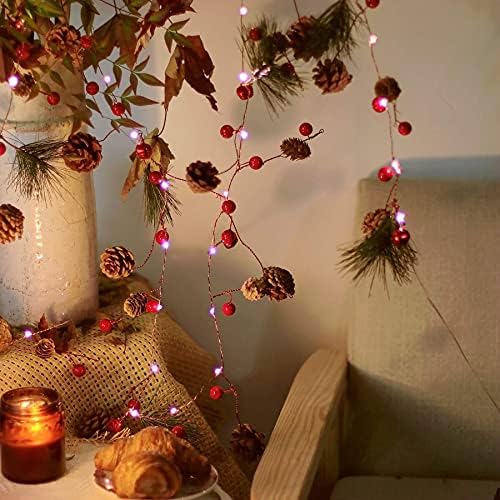 Božićni vijenci vinove svjetla pinecone tkani metalnim zvukom jingle zvona, umjetne crvene bobice i borove borove list, baterija od